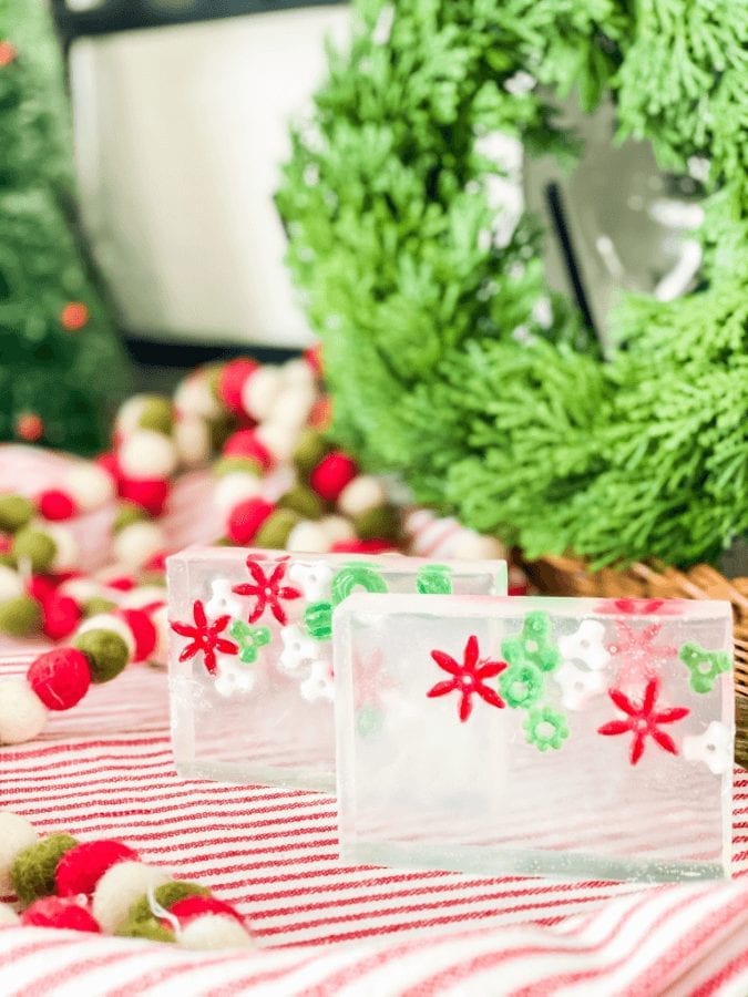 easy-homemade-Christmas-soaps-for-kids-20-1-1.jpg